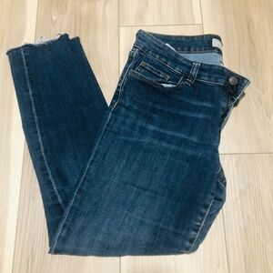 Banana Republic Petite 29/8 skinny fit jeans, frayed hems, midrise J129